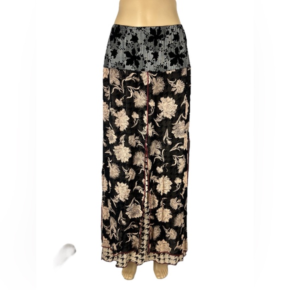 Tan and Black Floral Suit Jacket with V-Neckline - Picture 7 of 16